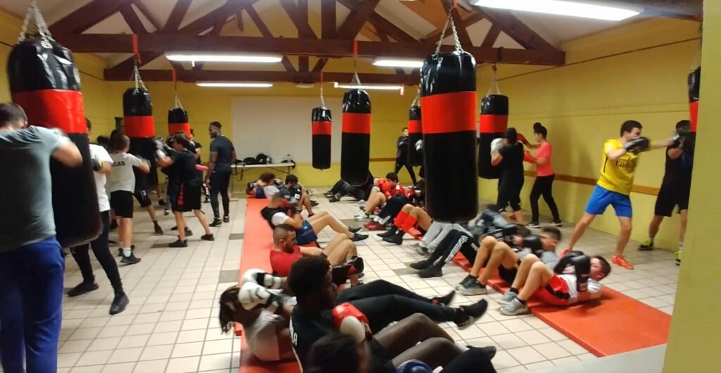 photo-afiche-1-1024×530 "À la recherche d'un club de boxe anglaise à Dreux ou Vernouillet ? Rejoignez la première école de boxe anglaise de la région et améliorez vos compétences dès aujourd'hui !